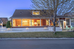 Oasis Cottage- Waterfront experience without the expensive fee!